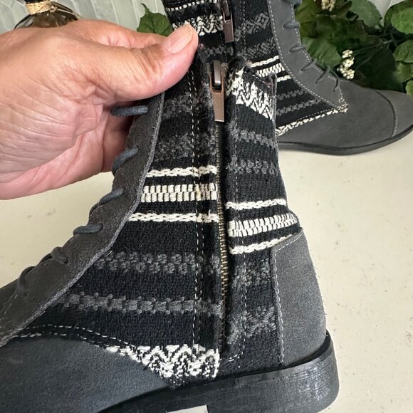TOMS Womens Boots Size 8 Gray & Black Pattern Lace-Up - Picture 10 of 11